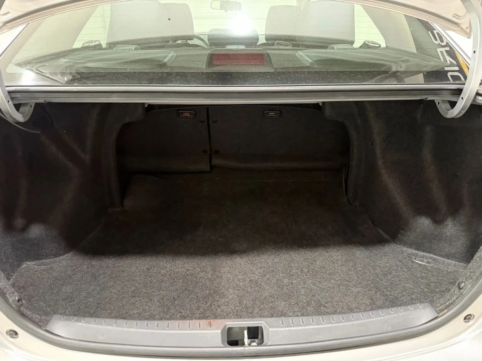 2012 Toyota Yaris - Image 14 of 16