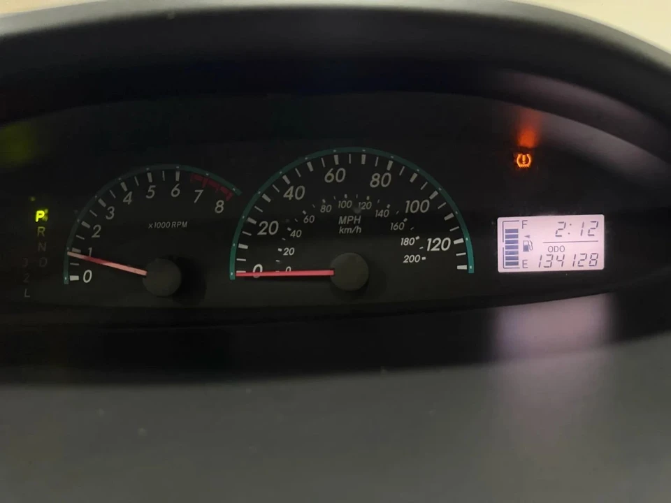 2012 Toyota Yaris - Image 11 of 16