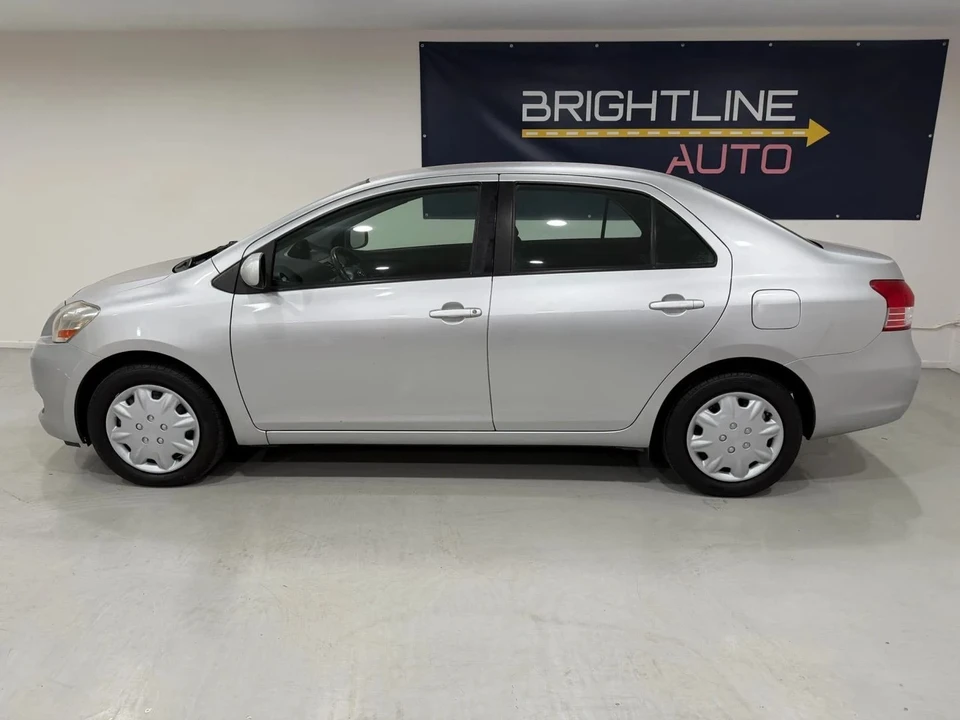 2012 Toyota Yaris - Image 2 of 16