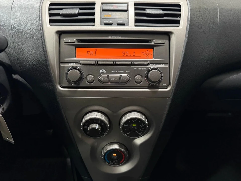 2012 Toyota Yaris - Image 12 of 16