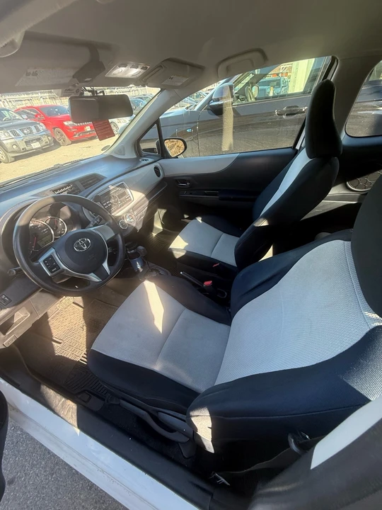 2012 Toyota Yaris - Image 11 of 15