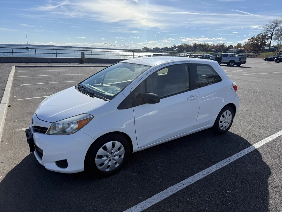 2012 Toyota Yaris - Image 8 of 15