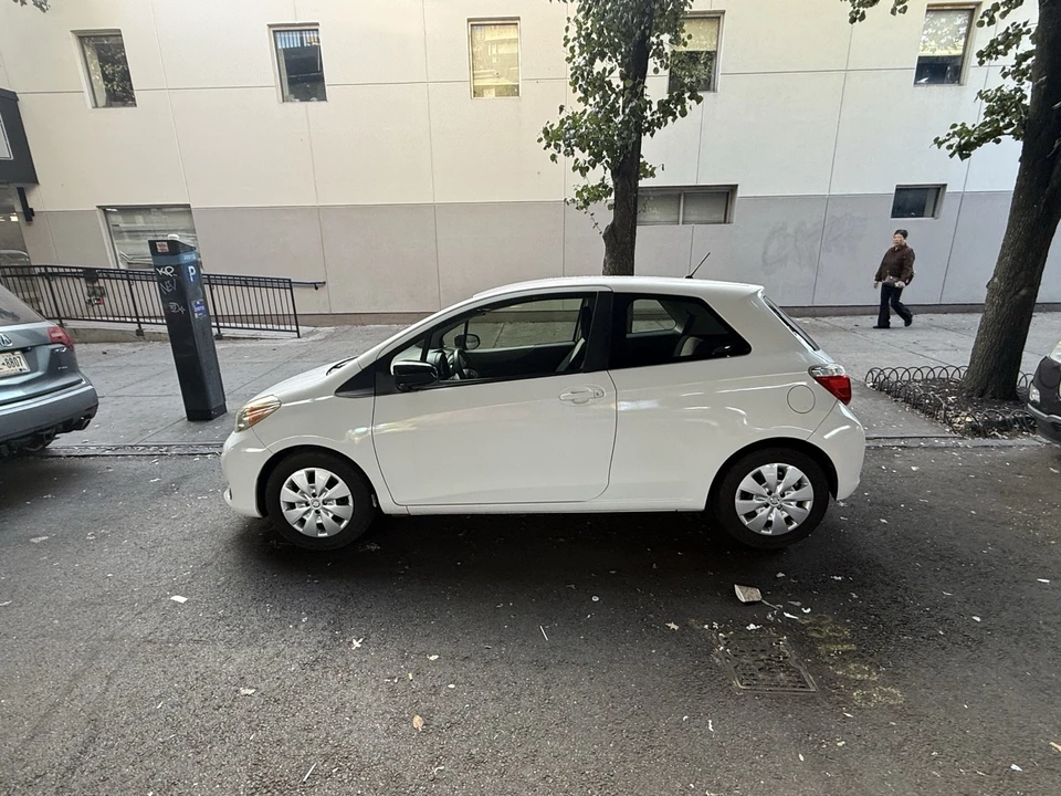 2012 Toyota Yaris - Image 10 of 15