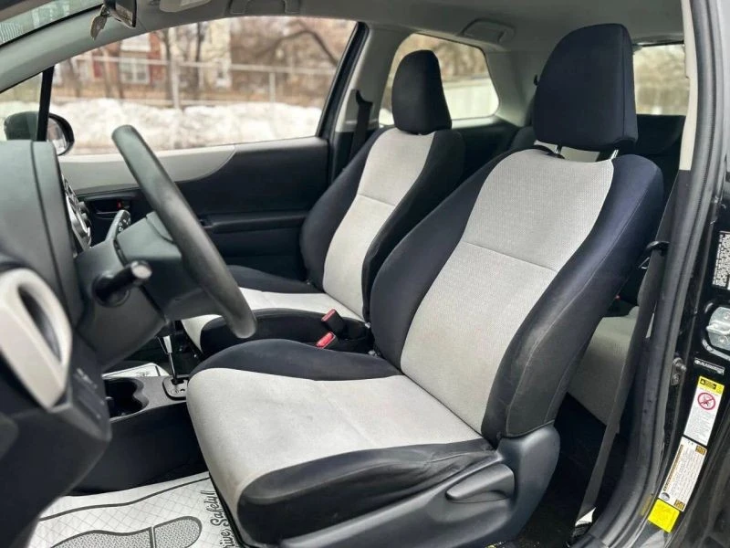 2012 Toyota Yaris - Image 9 of 12