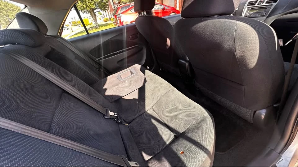 2012 Toyota Yaris - Image 10 of 12