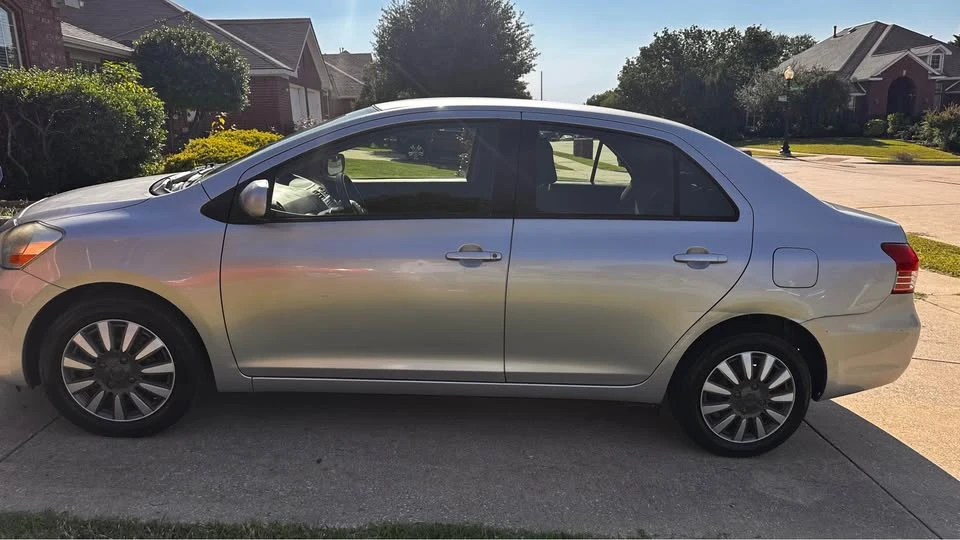2012 Toyota Yaris - Image 3 of 12