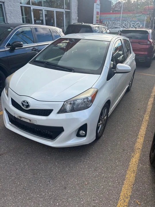 2012 Toyota Yaris - Image 2 of 7