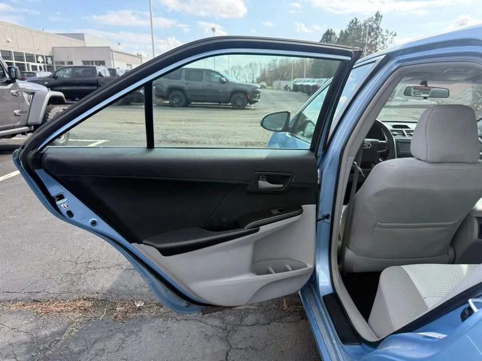 2012 Toyota Camry 7th Gen - Image 9 of 16