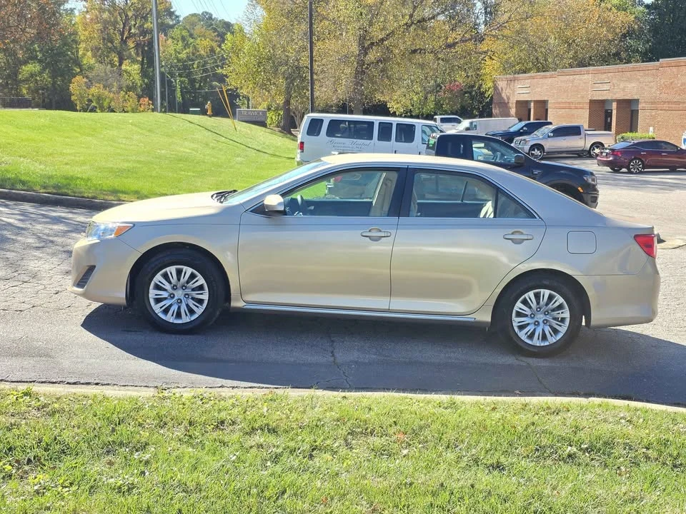 2012 Toyota Camry 7th Gen - Image 16 of 19