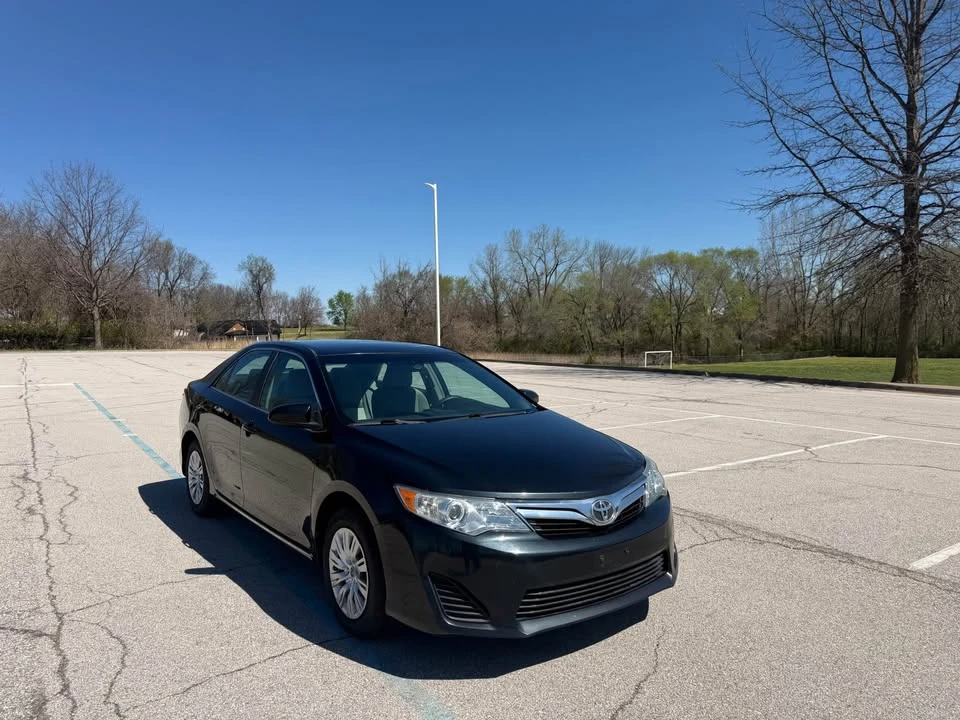 2012 Toyota Camry 7th Gen - Image 2 of 12