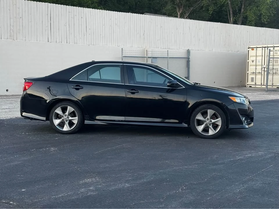 2012 Toyota Camry 7th Gen - Image 10 of 17