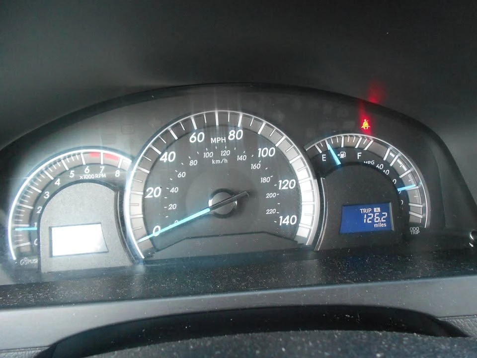 2012 Toyota Camry 7th Gen - Image 15 of 16