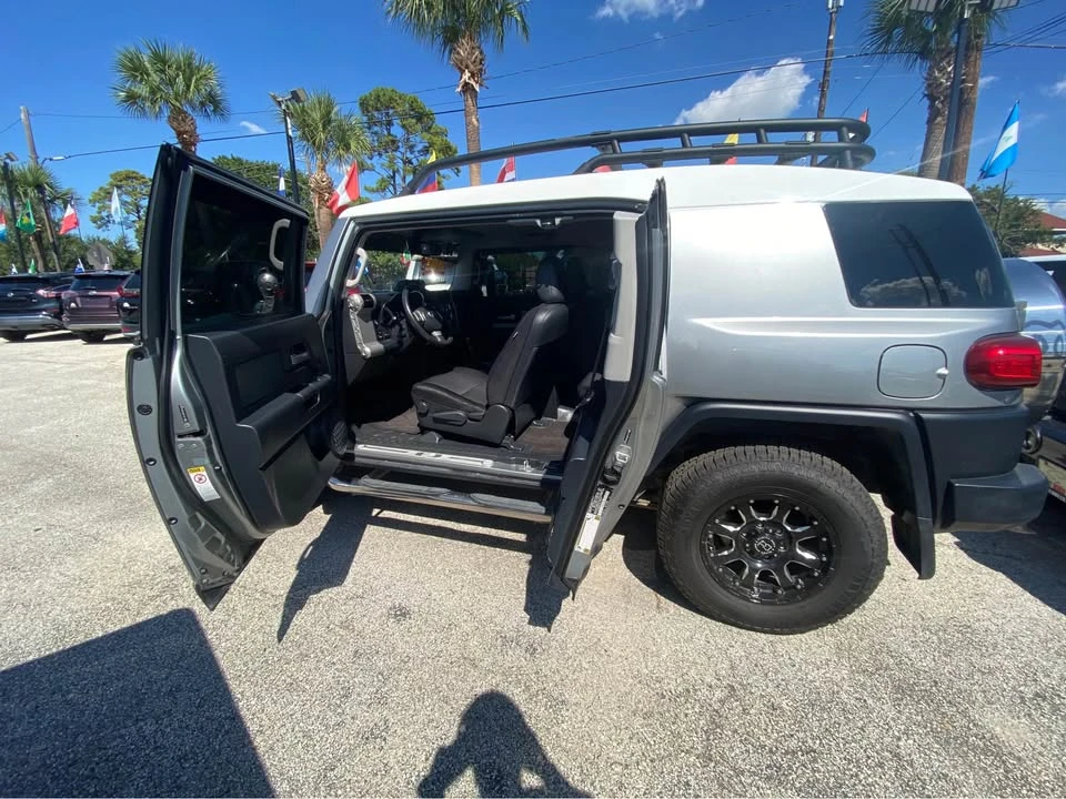 2012 Toyota FJ Cruiser - Image 4 of 7