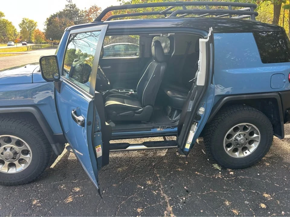 2012 Toyota FJ Cruiser - Image 7 of 9