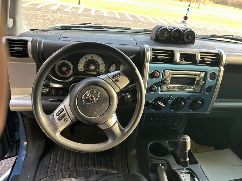 2012 Toyota FJ Cruiser - Image 8 of 9