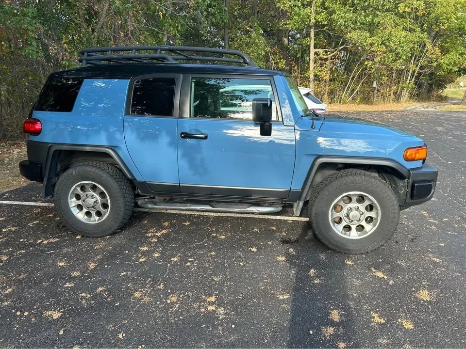 2012 Toyota FJ Cruiser - Image 2 of 9