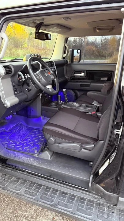 2012 Toyota FJ Cruiser - Image 10 of 14