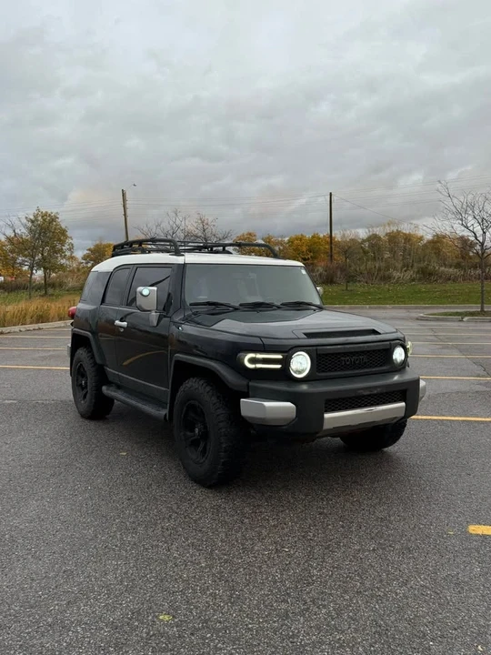 2012 Toyota FJ Cruiser - Image 2 of 14
