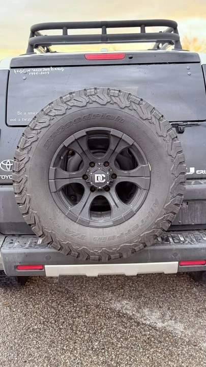 2012 Toyota FJ Cruiser - Image 11 of 14
