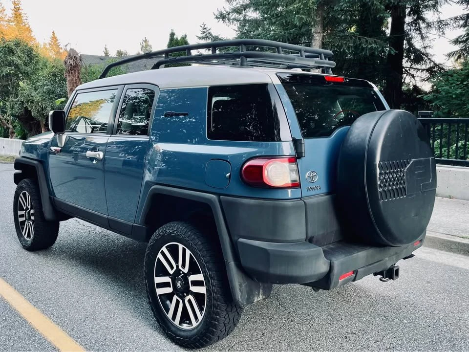 2012 Toyota FJ Cruiser - Image 7 of 19