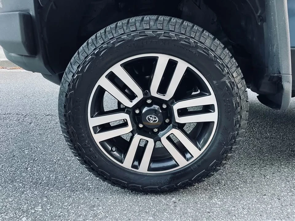 2012 Toyota FJ Cruiser - Image 18 of 19