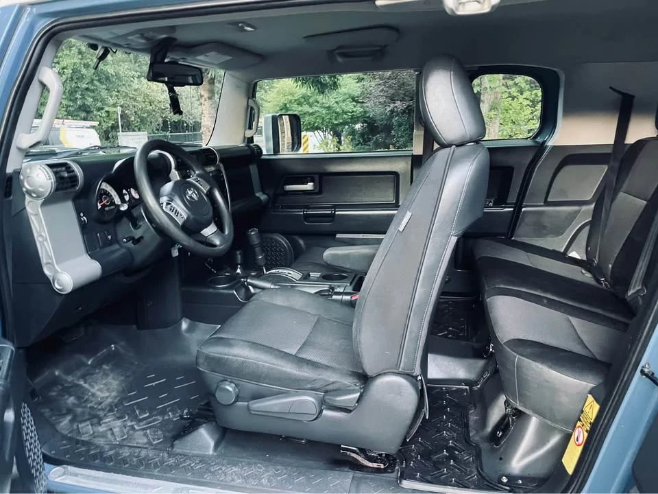 2012 Toyota FJ Cruiser - Image 12 of 19