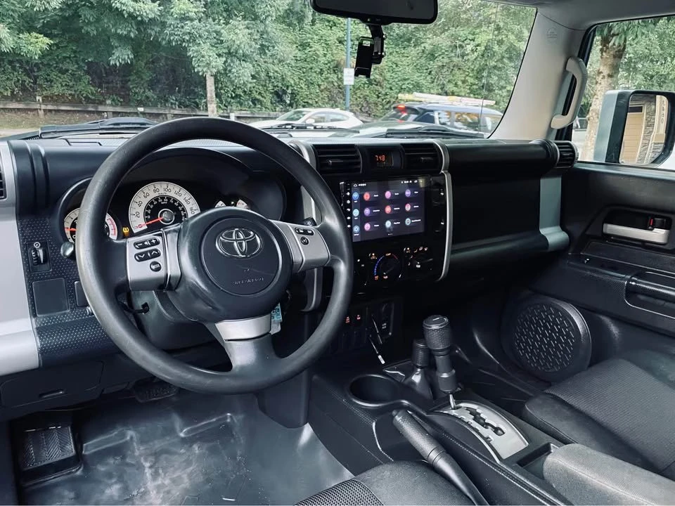 2012 Toyota FJ Cruiser - Image 11 of 19