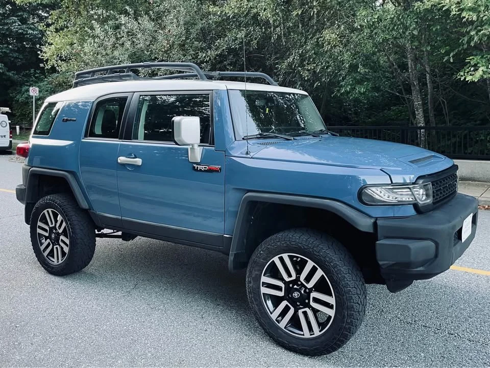2012 Toyota FJ Cruiser - Image 2 of 19