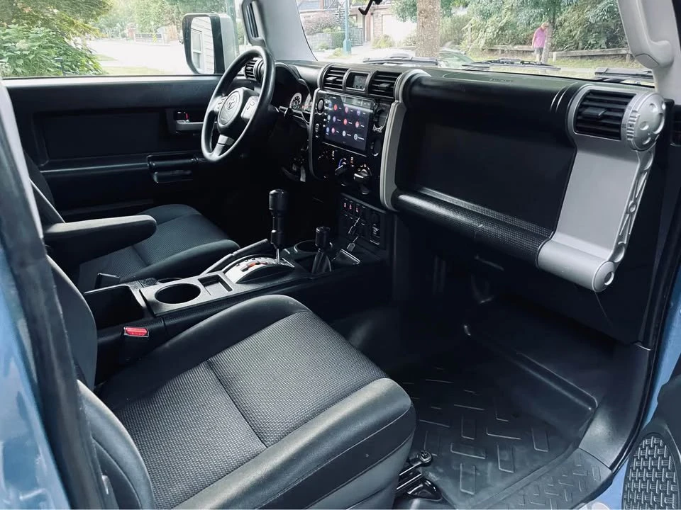 2012 Toyota FJ Cruiser - Image 13 of 19