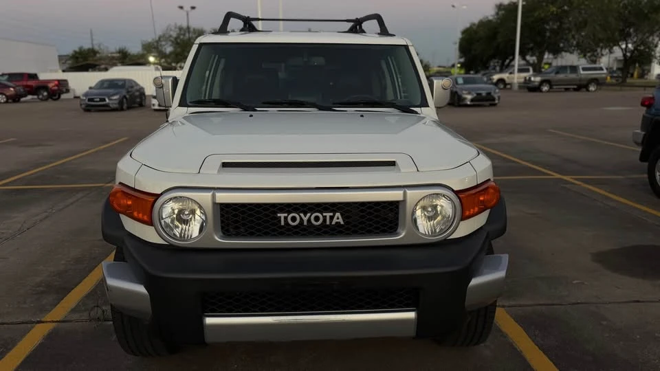 2012 Toyota FJ Cruiser - Image 2 of 9
