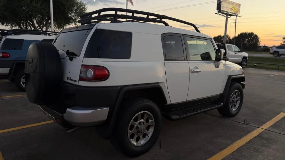 2012 Toyota FJ Cruiser - Image 4 of 9