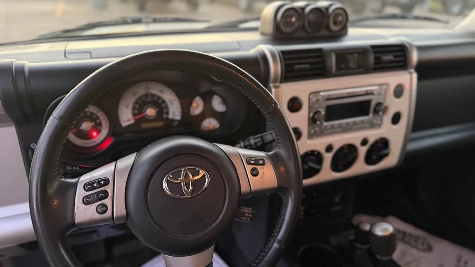 2012 Toyota FJ Cruiser - Image 7 of 9