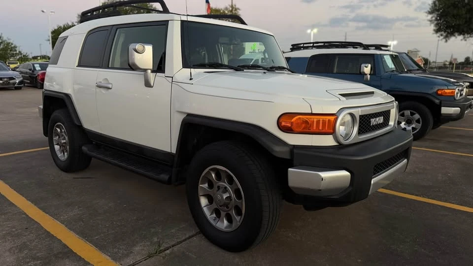 2012 Toyota FJ Cruiser - Image 3 of 9