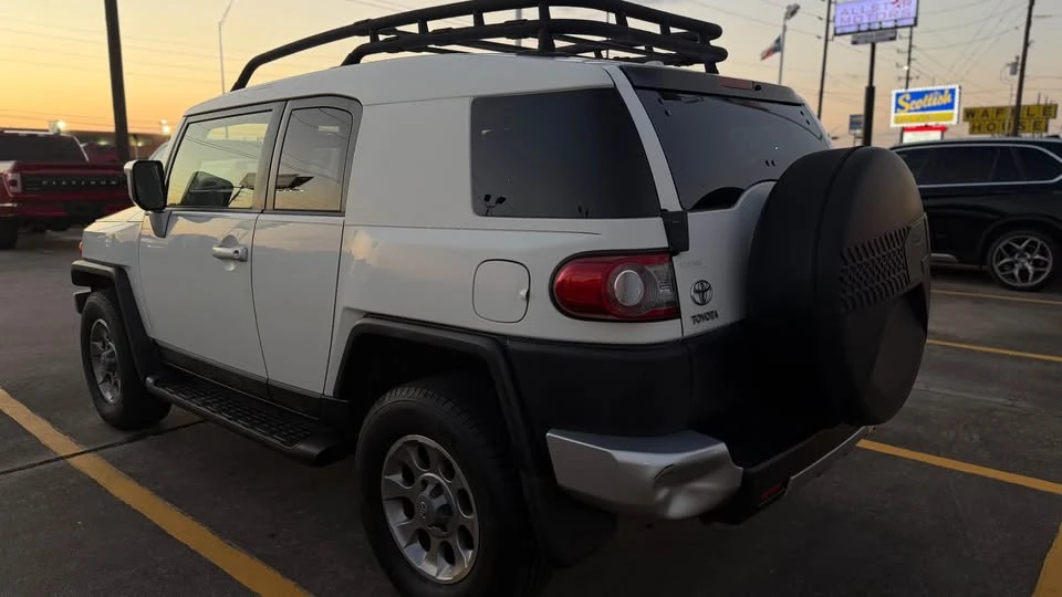 2012 Toyota FJ Cruiser - Image 5 of 9