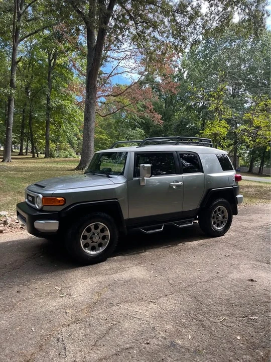 2012 Toyota FJ Cruiser - Image 2 of 17