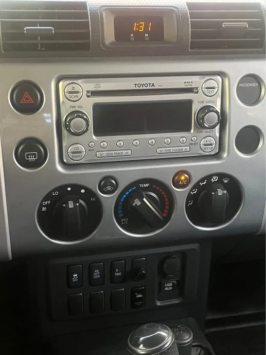 2012 Toyota FJ Cruiser - Image 11 of 17