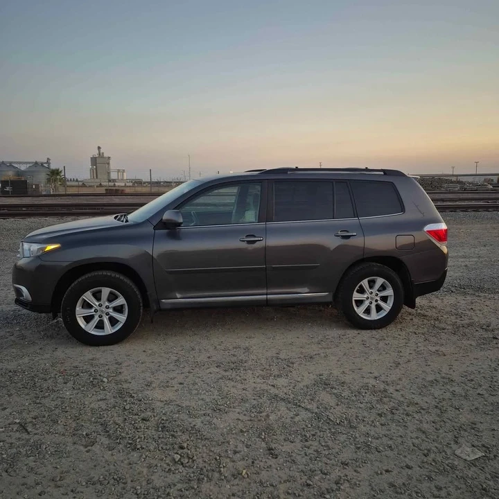 2012 Toyota Highlander - Image 2 of 20