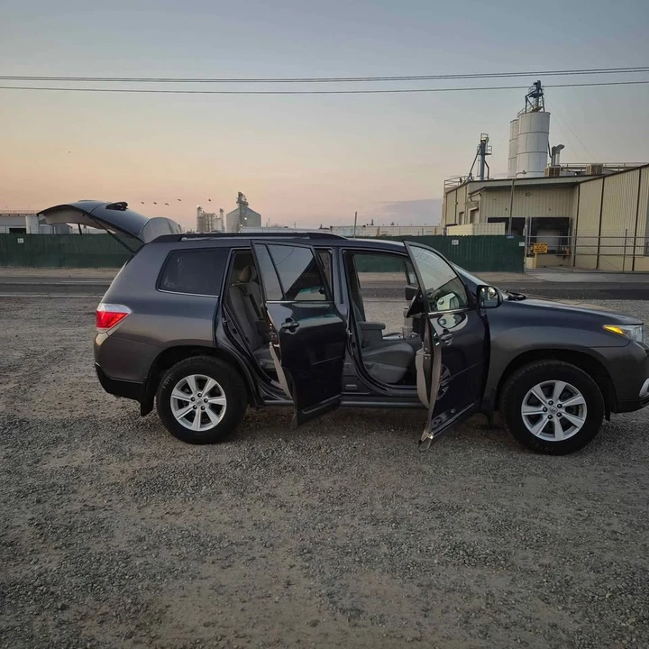 2012 Toyota Highlander - Image 10 of 20