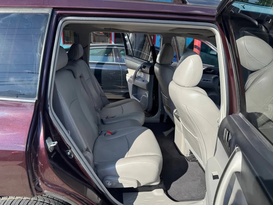 2012 Toyota Highlander - Image 12 of 20