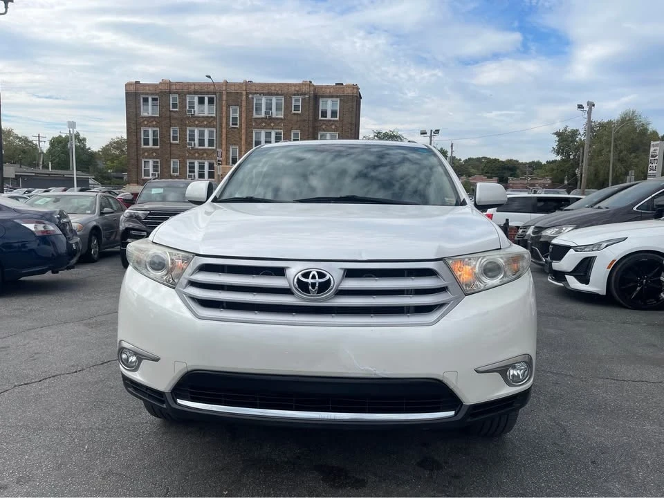 2012 Toyota Highlander - Image 2 of 19