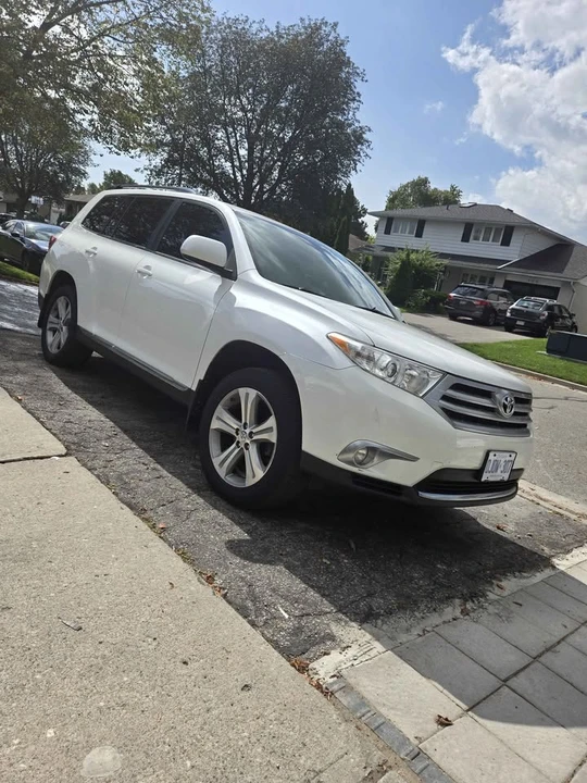 2012 Toyota Highlander - Image 2 of 8