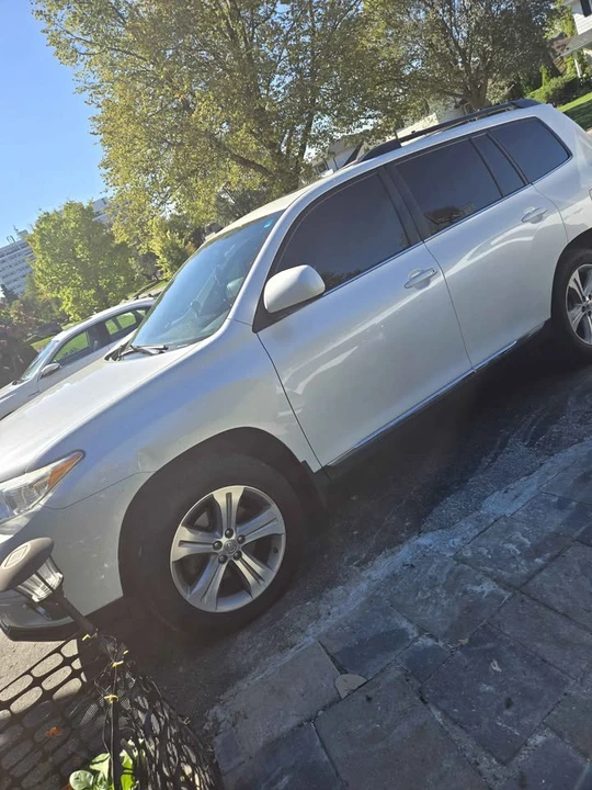 2012 Toyota Highlander - Image 3 of 8