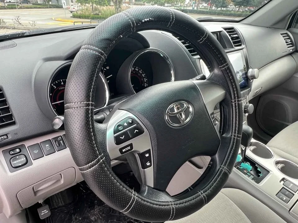 2012 Toyota Highlander - Image 13 of 20