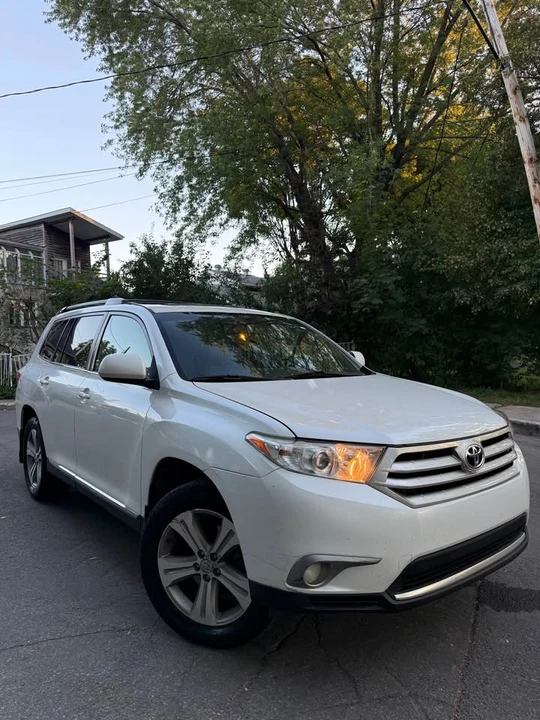 2012 Toyota Highlander - Image 2 of 13