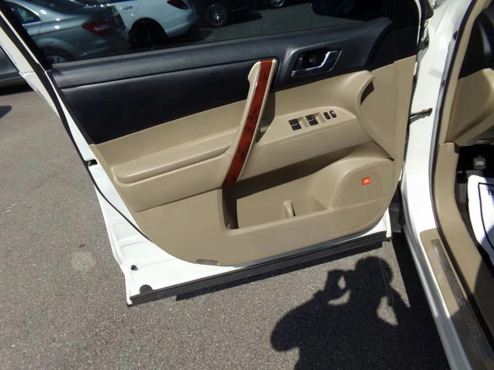 2012 Toyota Highlander - Image 12 of 20