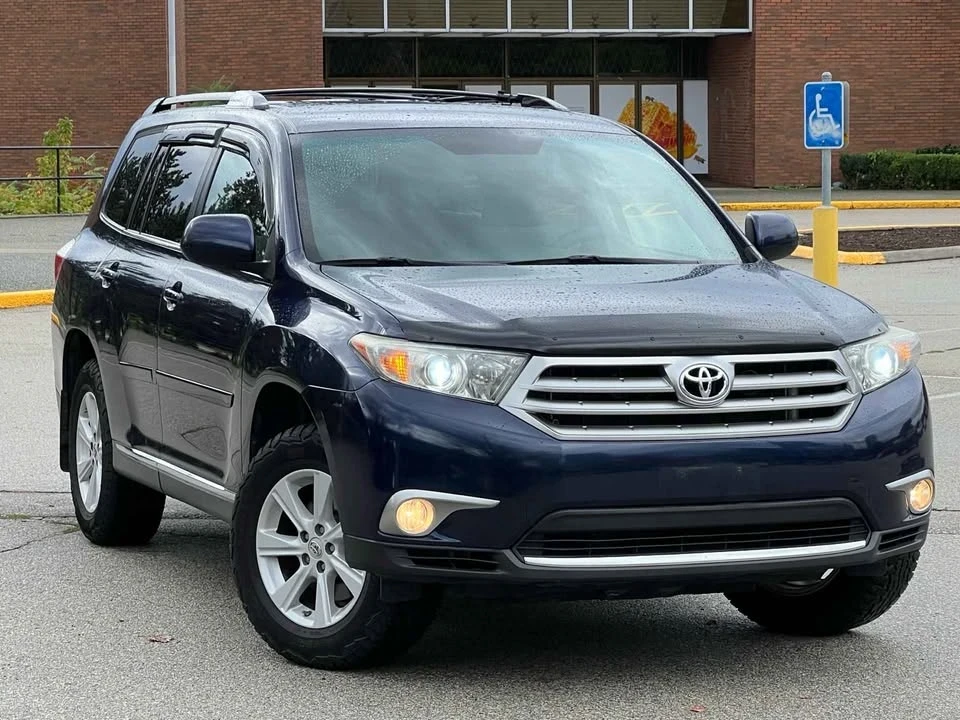 2012 Toyota Highlander - Image 2 of 20
