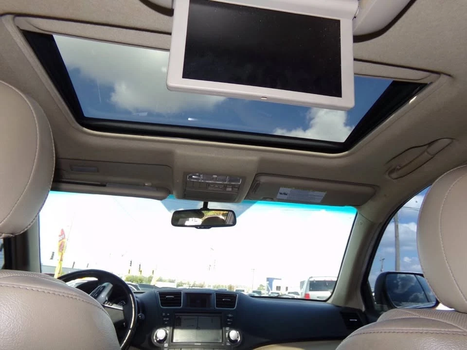 2012 Toyota Highlander - Image 18 of 20