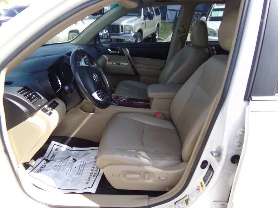 2012 Toyota Highlander - Image 10 of 20