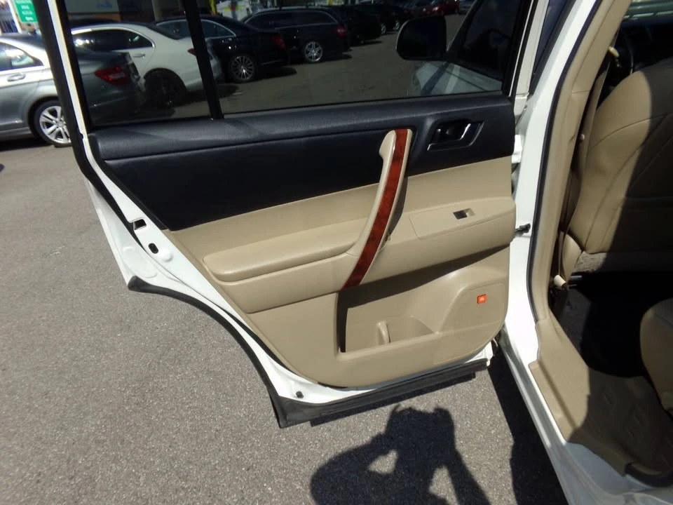 2012 Toyota Highlander - Image 20 of 20