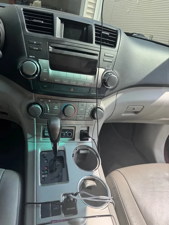 2012 Toyota Highlander - Image 13 of 20